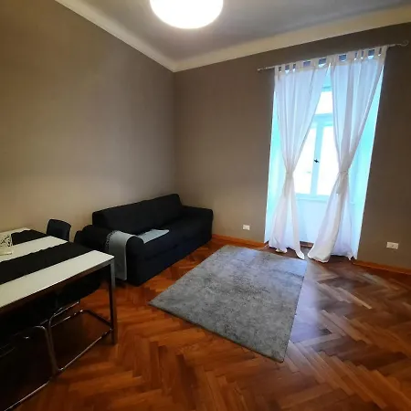 Bilocale In Centro Citta דירה טריאסטה